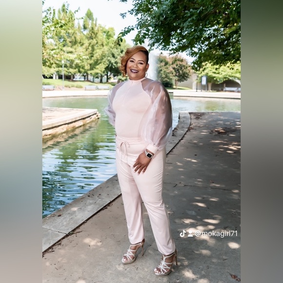 Meet your Posher, Monica - Picture 2 of 9